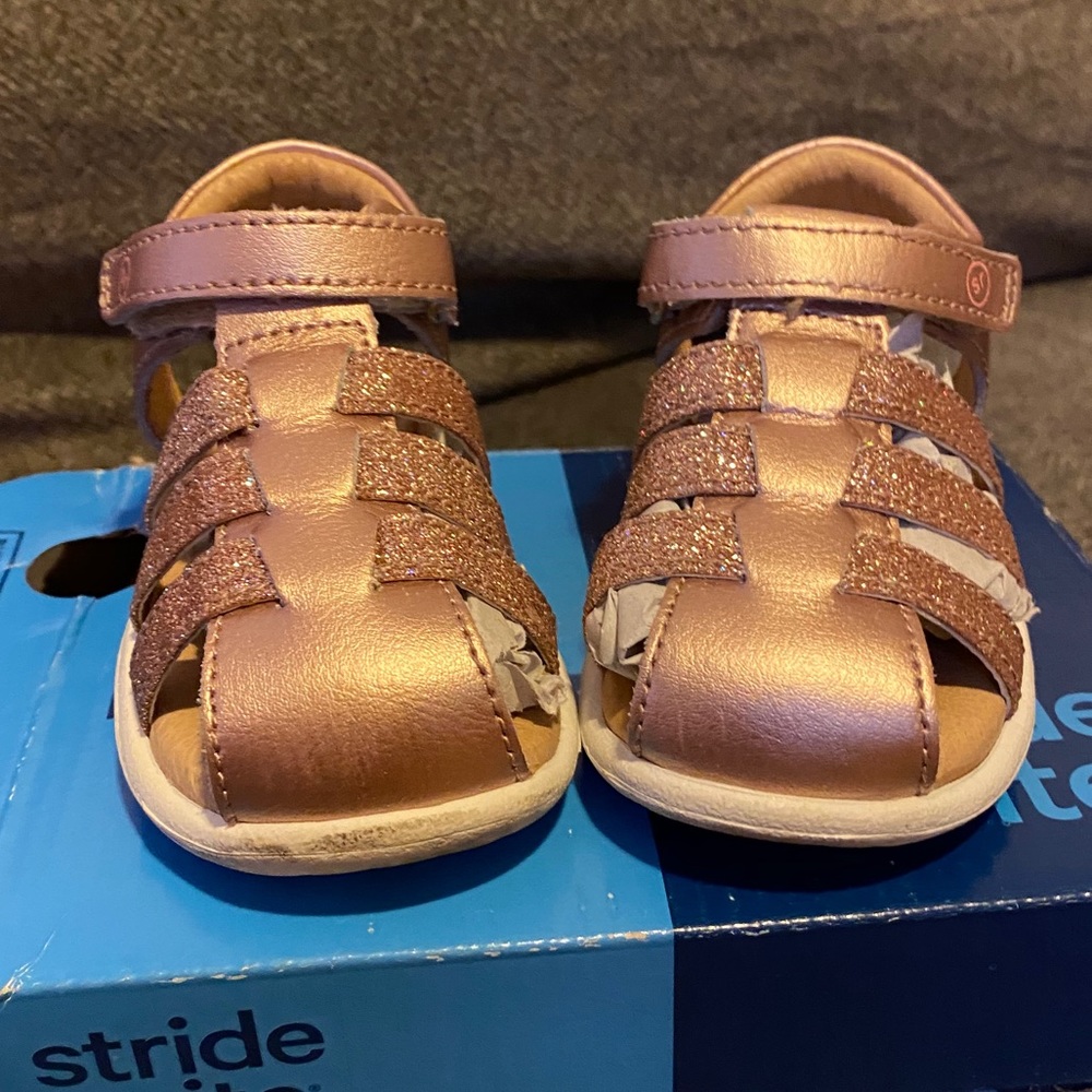 STRIDE RITE LUNAS CLOSED TOE SANDALS